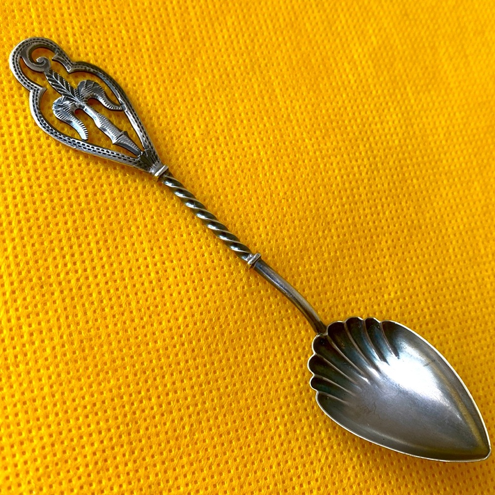 Fleur de lid sterling silver scalloped bowl salt mustard spoon